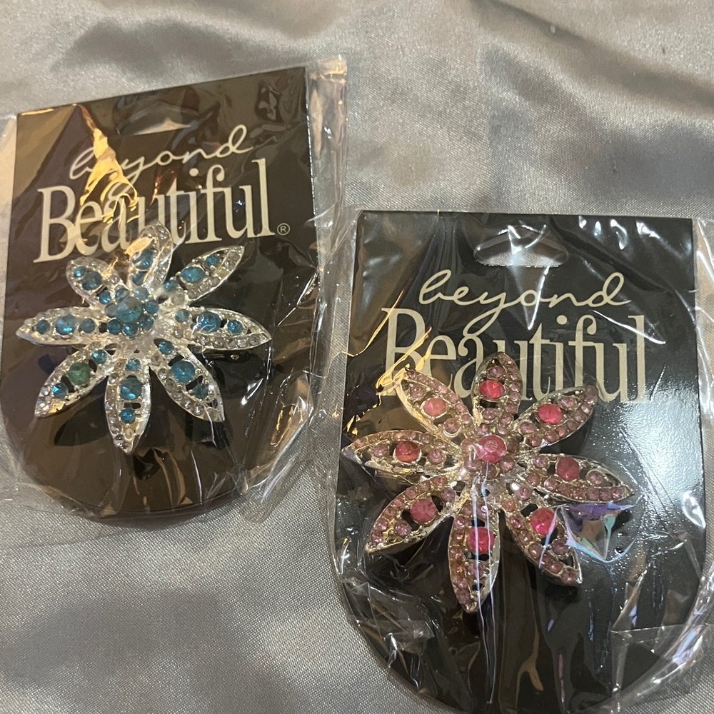 Beyond Beautiful Flower Brooch Set